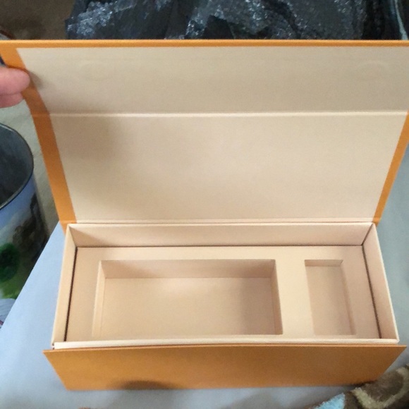 Empty Louis Vuitton perfume box holder magnetic lid closure - Picture 2 of 8